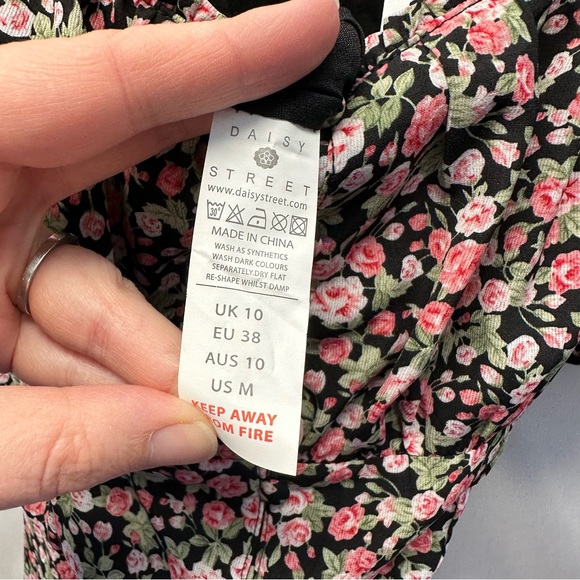 Urban Outfitters Daisy Street Puff Sleeve Floral Jumpsuit - Picture 12 of 16